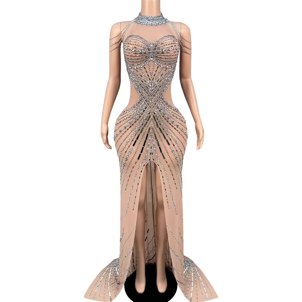 Women Fashion Photoshoot - Robe longue de luxe scintillante en