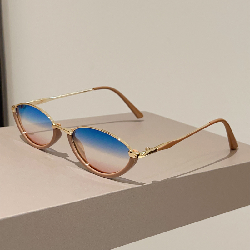 Lunettes de soleil œil de chat - Women Fashion Photoshoot avis et prix