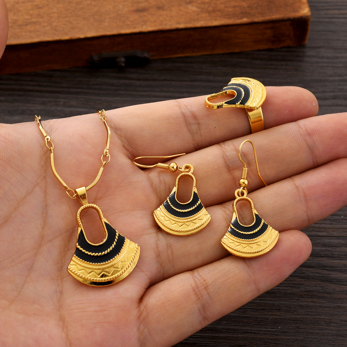 Ensemble de bijoux couleur or  - Women Fashion Png avis et prix