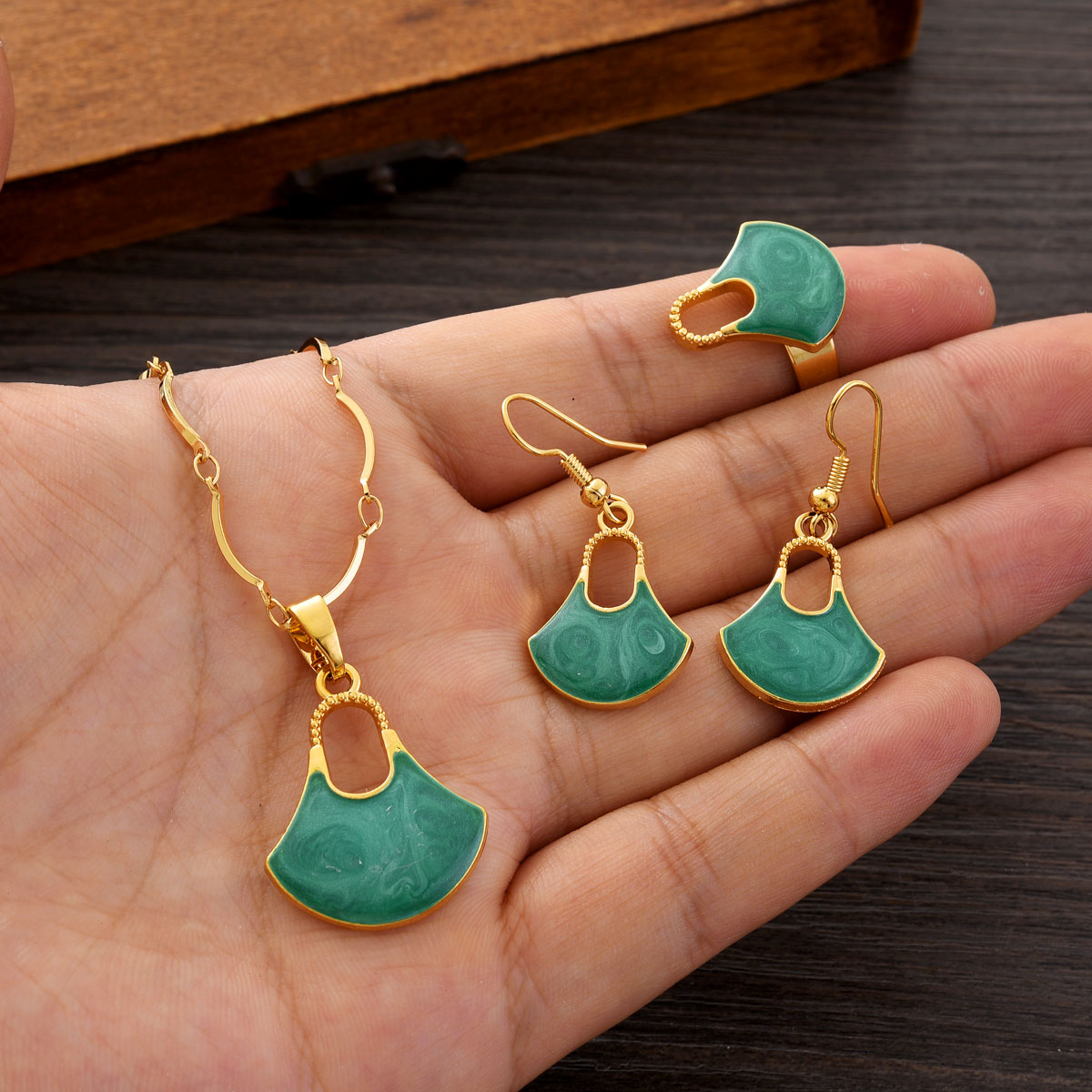 Ensemble de bijoux couleur or  - Women Fashion Png avis et prix
